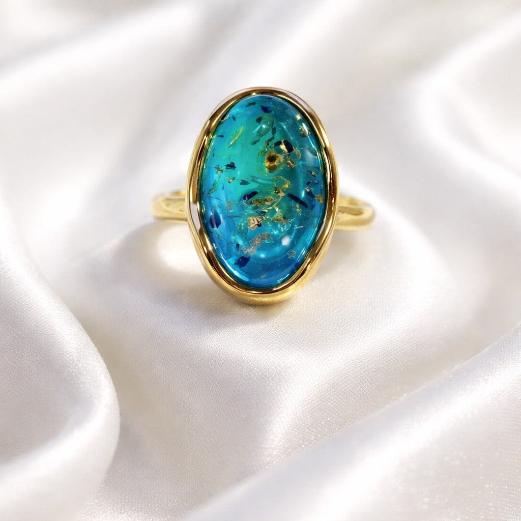 Ein außergewöhnlicher Ring mit karibischen Bernstein.