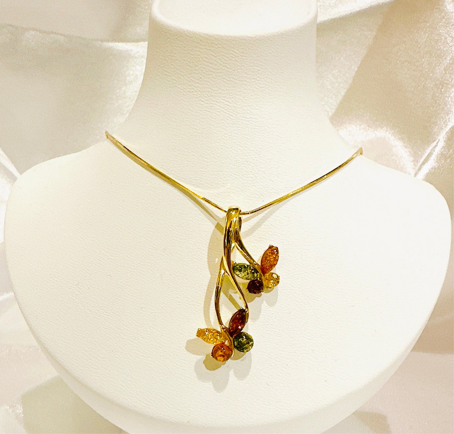 Romantisches Schmetterling-Collier aus vergoldetem 925 Silber mit echtem Bernstein