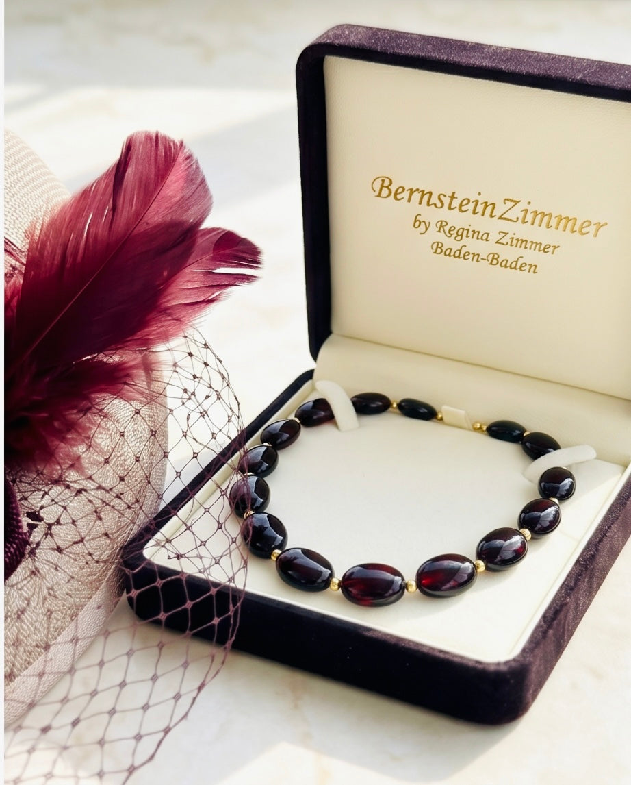 Kirschfarbenes Bernstein-Collier mit vergoldetem 925er Sterlingsilber