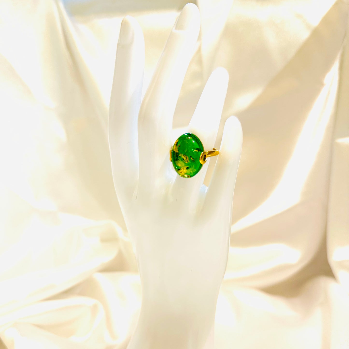 ✨ Karibischer Bernstein in leuchtendem Grün – Ein Ring voller Magie und Eleganz ✨