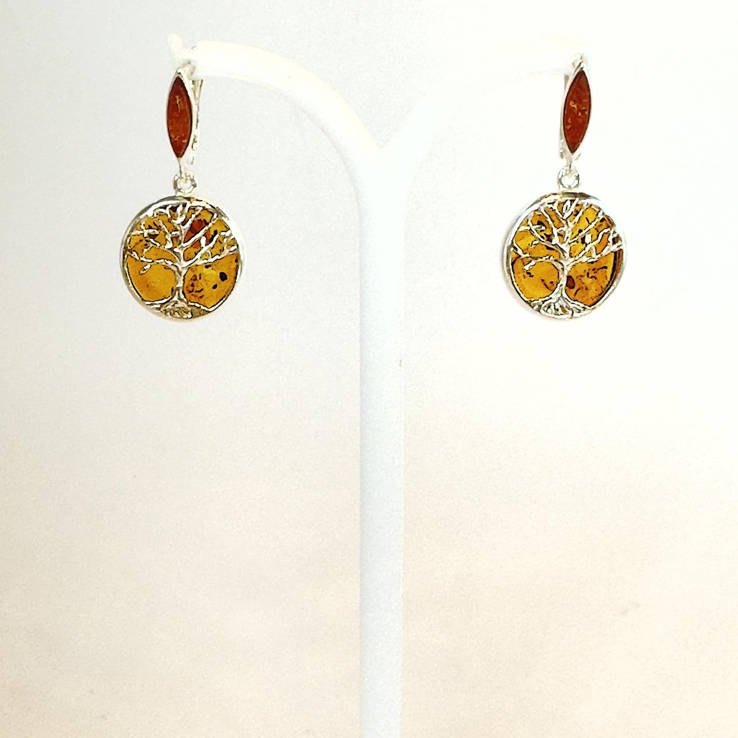 Silberohrringe Lebensbaum auf braunem Bernstein