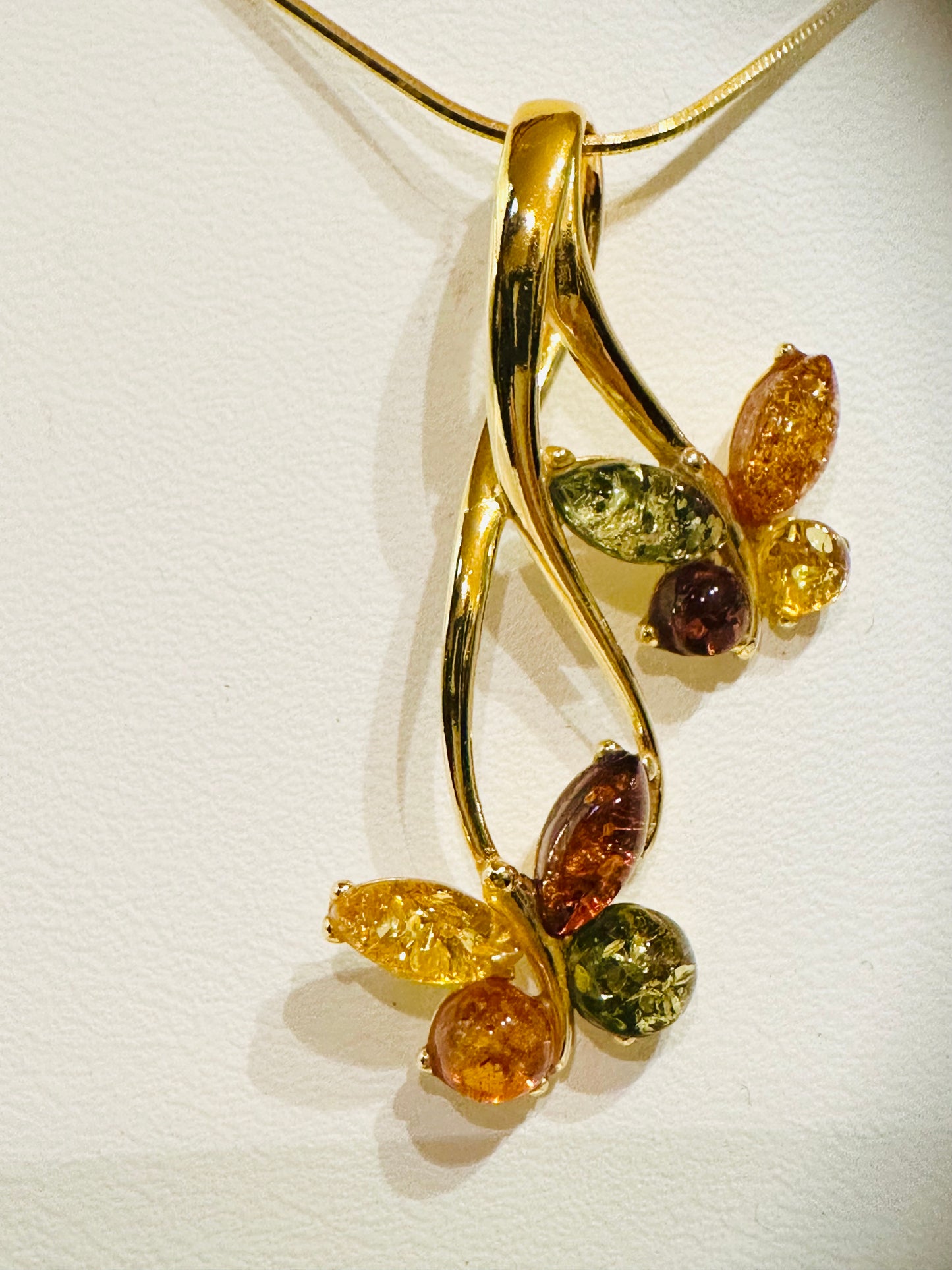 Romantisches Schmetterling-Collier aus vergoldetem 925 Silber mit echtem Bernstein