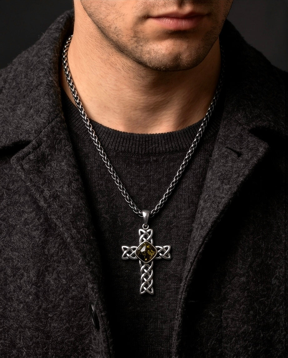 Keltisches Kreuz aus 925er Sterling Silber mit grünem Bernstein