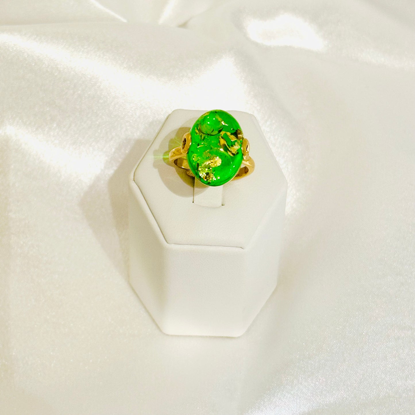 ✨ Karibischer Bernstein in leuchtendem Grün – Ein Ring voller Magie und Eleganz ✨