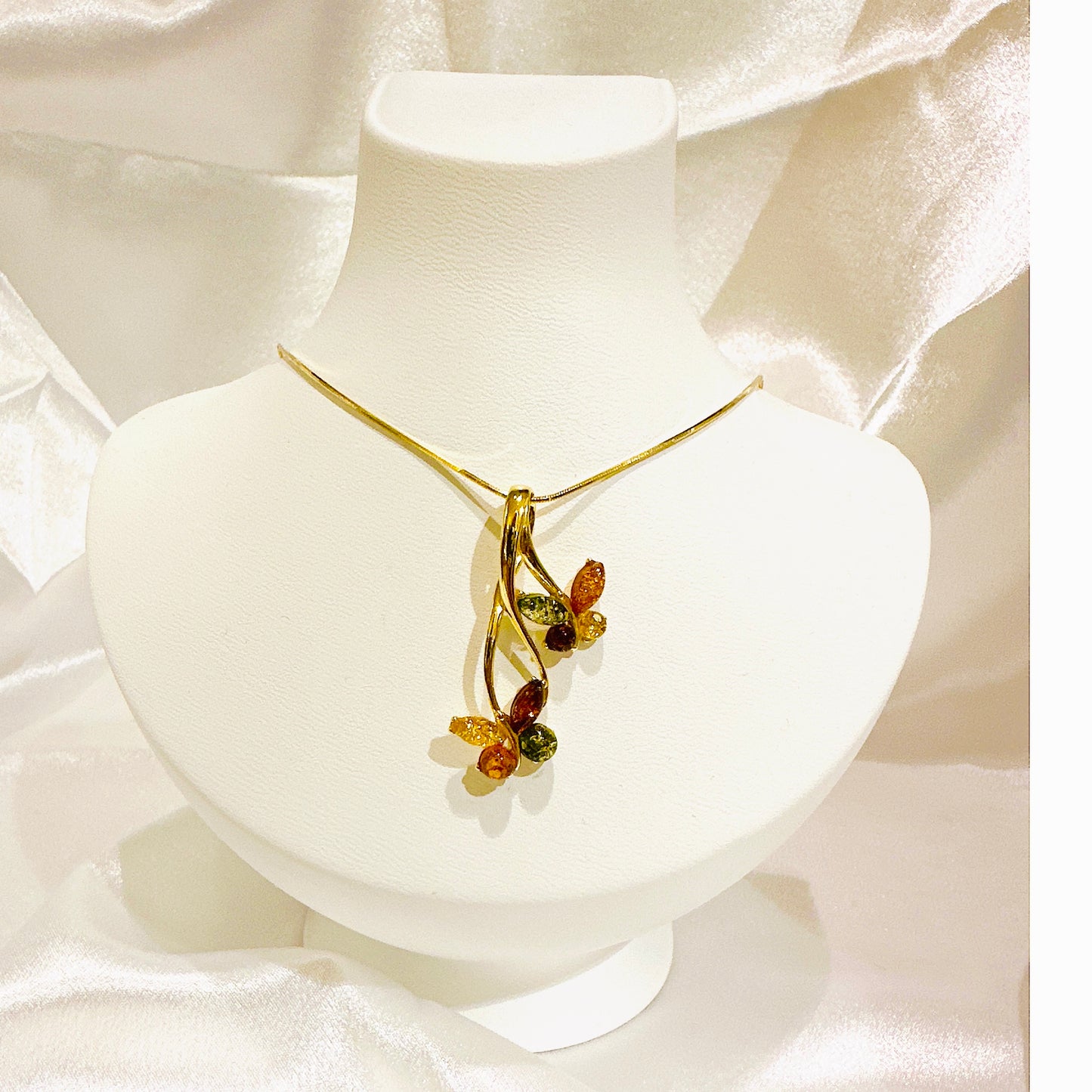 Romantisches Schmetterling-Collier aus vergoldetem 925 Silber mit echtem Bernstein