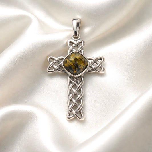 Keltisches Kreuz aus 925er Sterling Silber mit grünem Bernstein