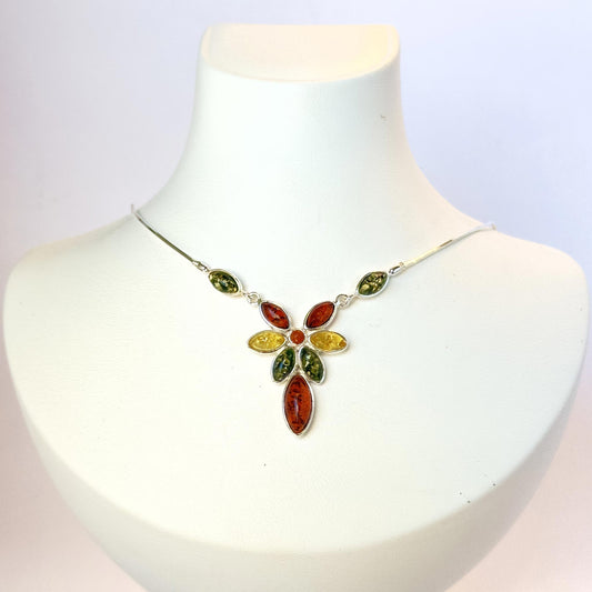 Natur trifft Eleganz - Filigrane Silberkette mit Blätter- und Blumendesign